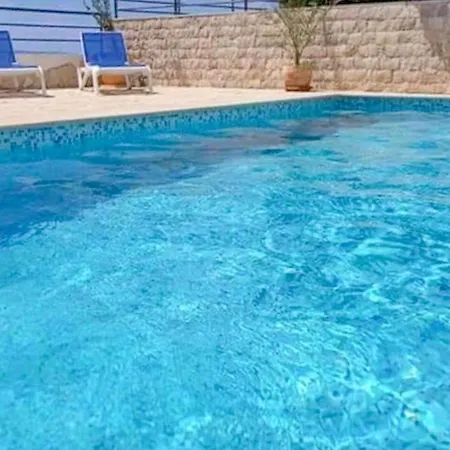 Charming In With Pool *