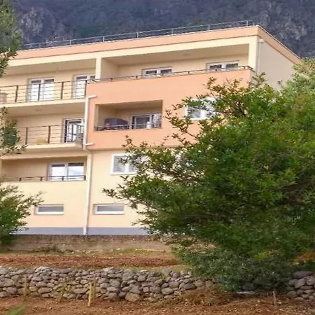 Charming In With Pool Makarska