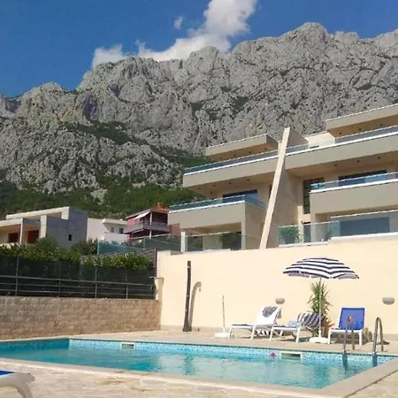 Charming In With Pool Apartment Makarska