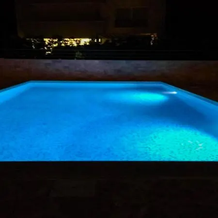Charming In With Pool *