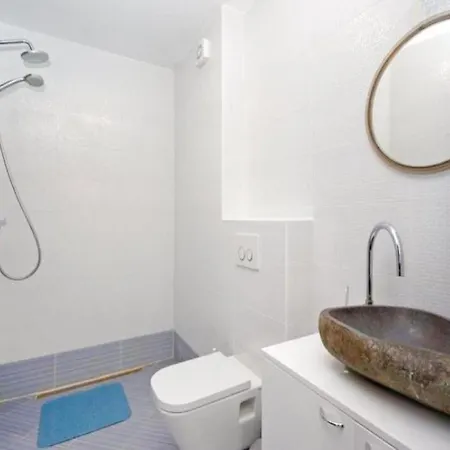 Charming In With Pool Apartment