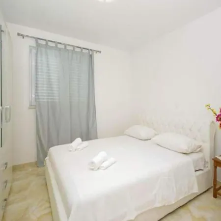 Διαμέρισμα Charming In With Pool Μακάρσκα