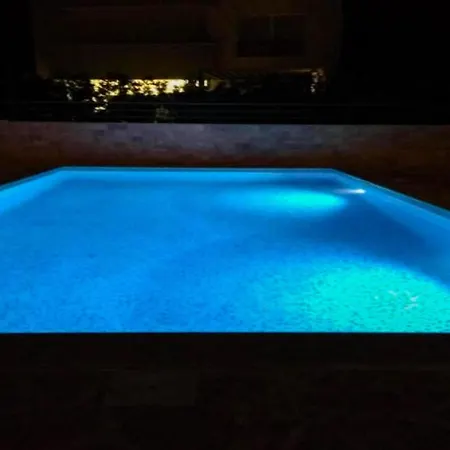 Charming In With Pool *
